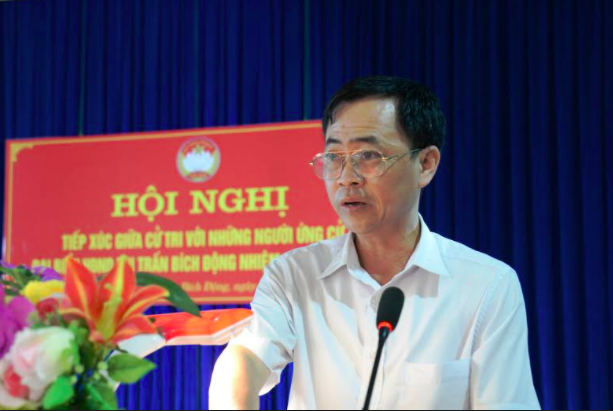 Tiếp xúc cử tri tại đơn vị bầu cử số 10, thị trấn Bích Động, Việt Yên, Bắc Giang
